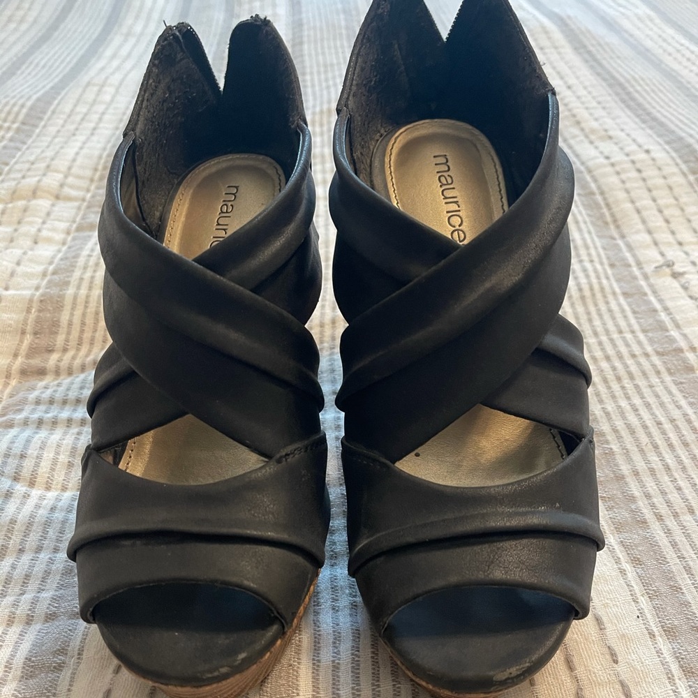 Black wedges